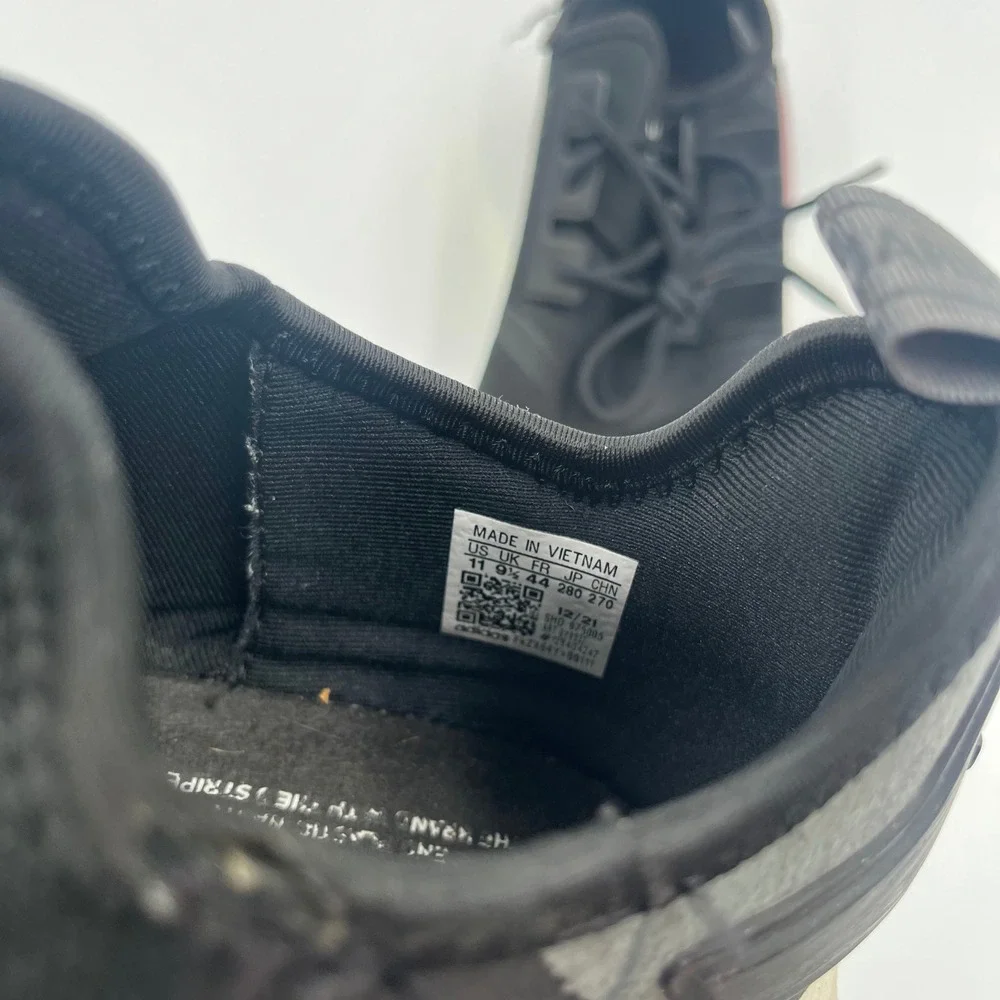 Adidas NMD_R1 Core Black Iridescent Holographic Plugs Boost Sneaker -‎ Size 11